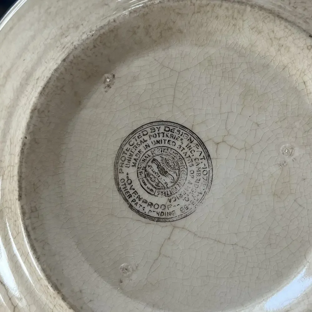 Universal Potteries this vintage